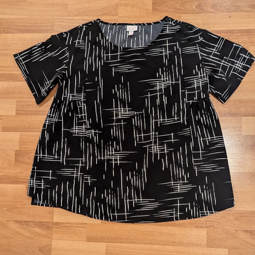 Isabel Maternity Blouse in Black and White Geometric Print in M